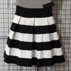 Bandage box- pleated skirt. NWT